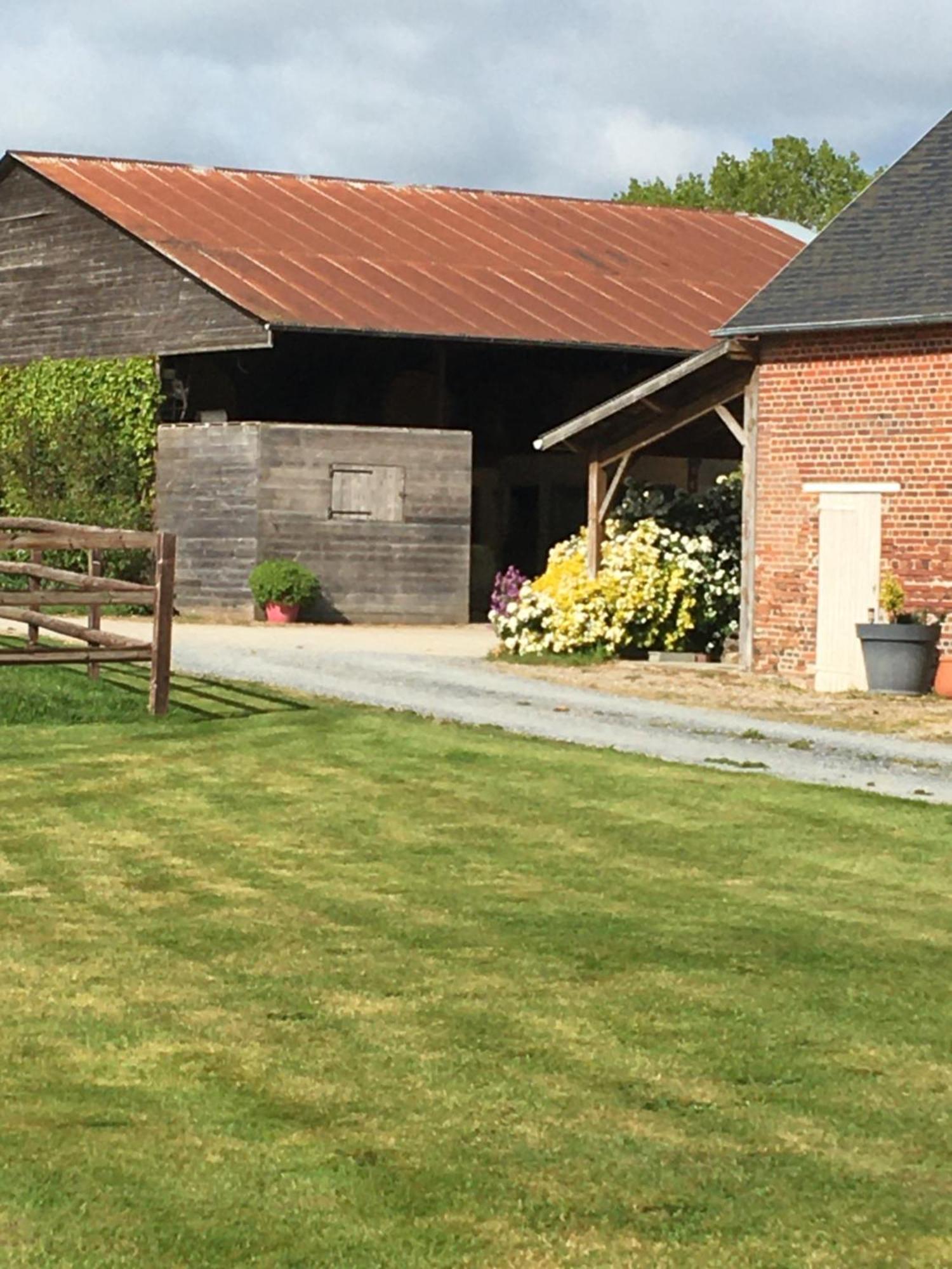 B&B Haras De La Cour Fleury Saint-Michel-de-Livet Exteriör bild